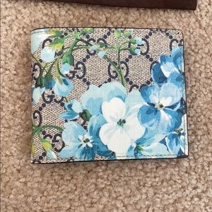 NWOT Authentic Men’s Gucci Bloom Wallet